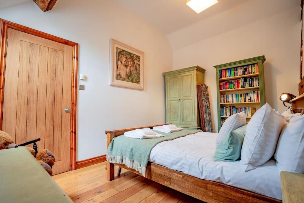 Holiday home Oak Barn, *