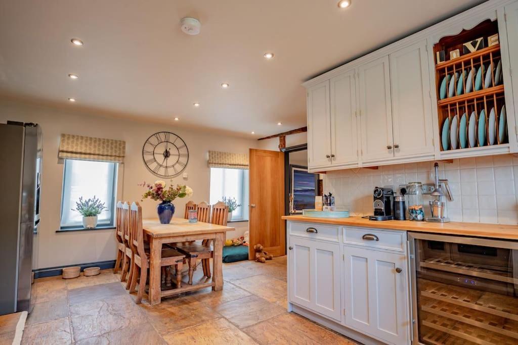 Oak Barn, Holiday home *